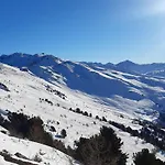 Near Lift & Shuttle Apartmán